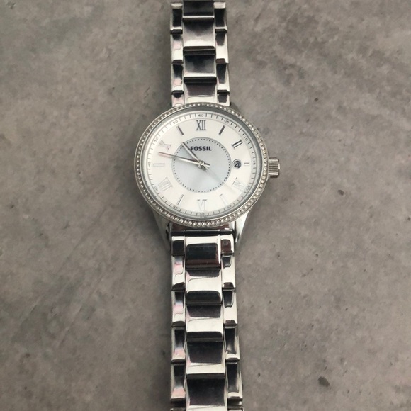 Women’s silver Fossil Watch - Picture 1 of 3